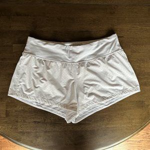 Ladies Lululemon White Athletic Shorts Size 8 Very Good Gently Used Condition